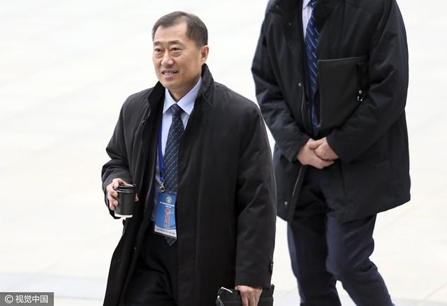 在孩子眼里漂亮的楼房远比不上好朋友的亲切。